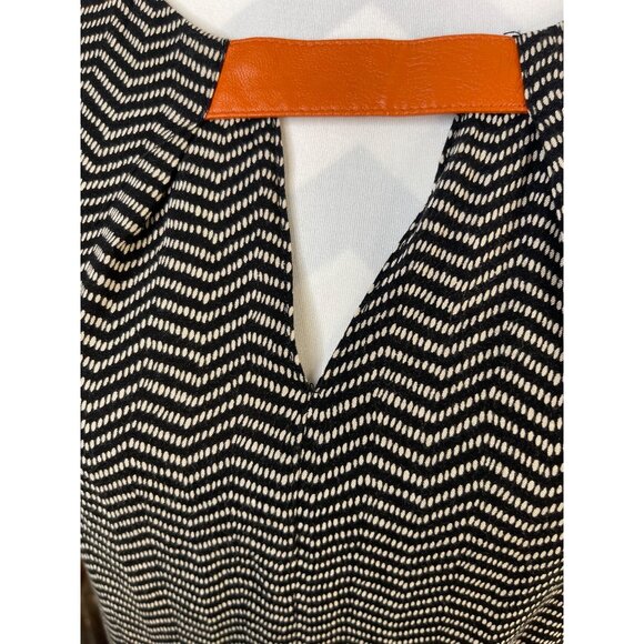 THML Sleeveless Blouse  Keyhole V Neck Size XS  Chevron - Picture 5 of 8
